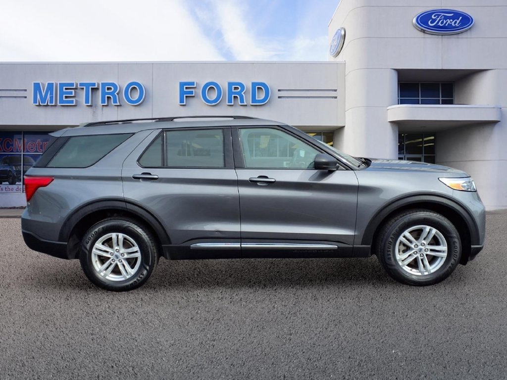 Certified 2023 Ford Explorer XLT w/ Equipment Group 202A AWD/4WD image 2
