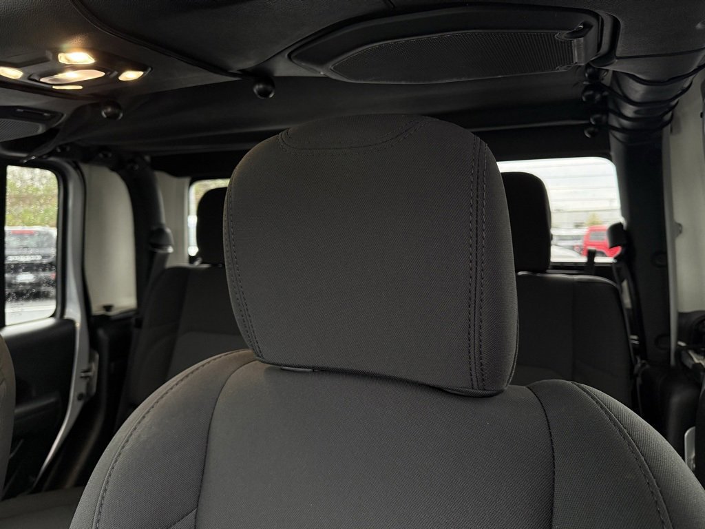 Used 2023 Jeep Gladiator Willys image 23