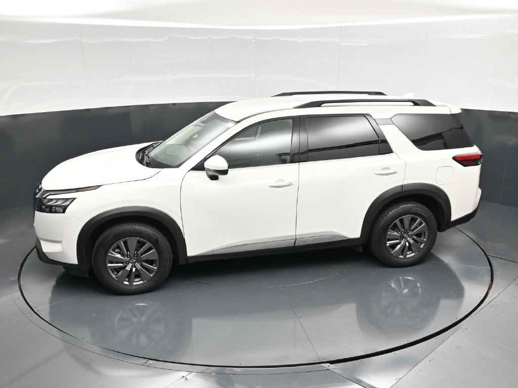 Used 2025 Nissan Pathfinder SV AWD/4WD image 40