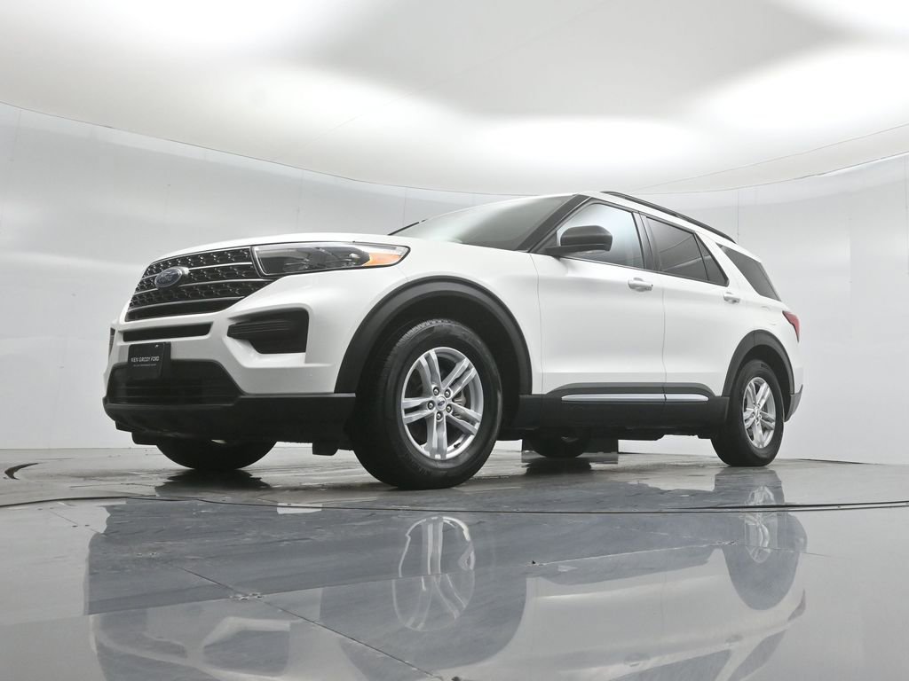 Certified 2024 Ford Explorer XLT RWD image 41