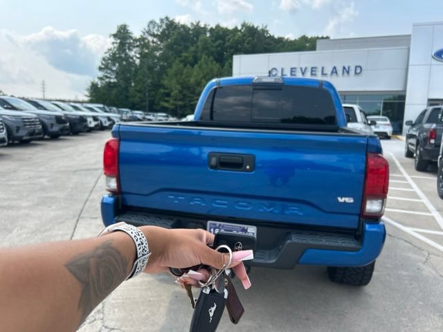 Used 2018 Toyota Tacoma TRD Sport AWD/4WD image 14