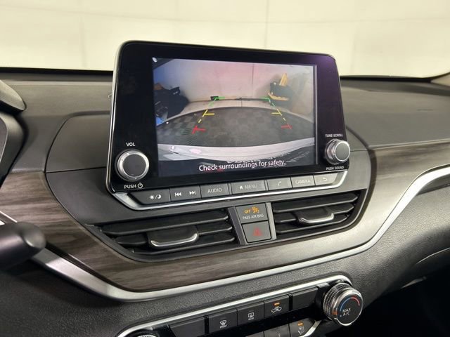 Used 2025 Nissan Altima 2.5 SV FWD image 12