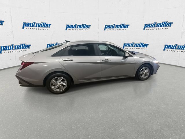 Used 2025 Hyundai Elantra SE FWD image 11