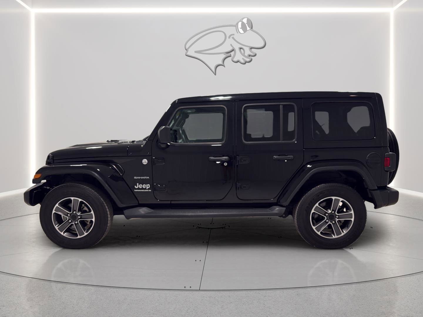 Used 2023 Jeep Wrangler Sahara w/ Cold Weather Group image 2