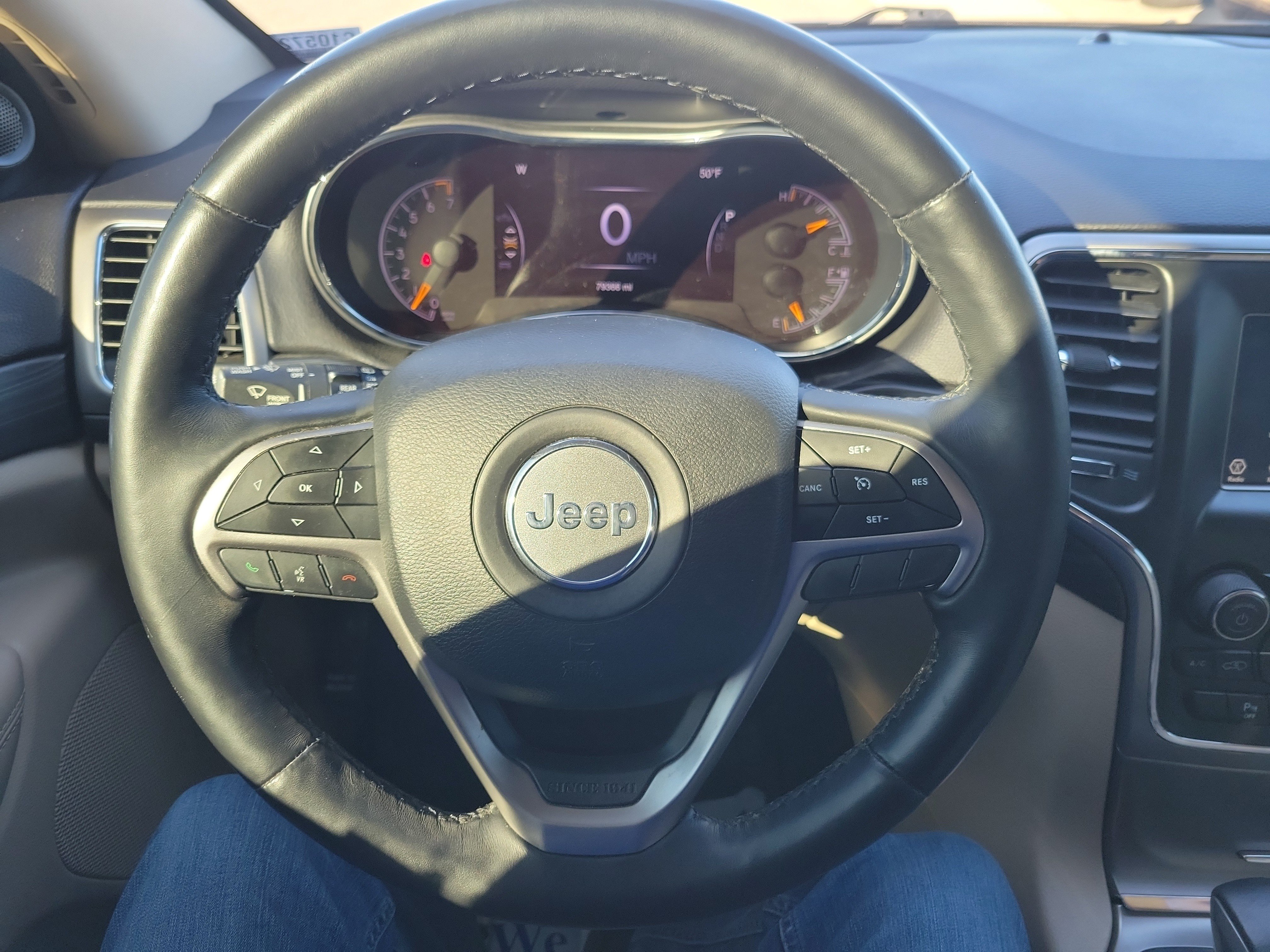 Used 2019 Jeep Grand Cherokee Laredo AWD/4WD image 23
