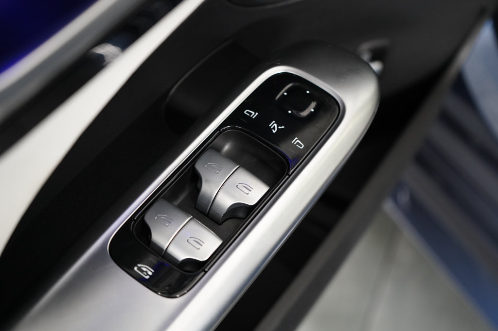 Used 2025 Mercedes-Benz C 300 4MATIC Sedan image 19