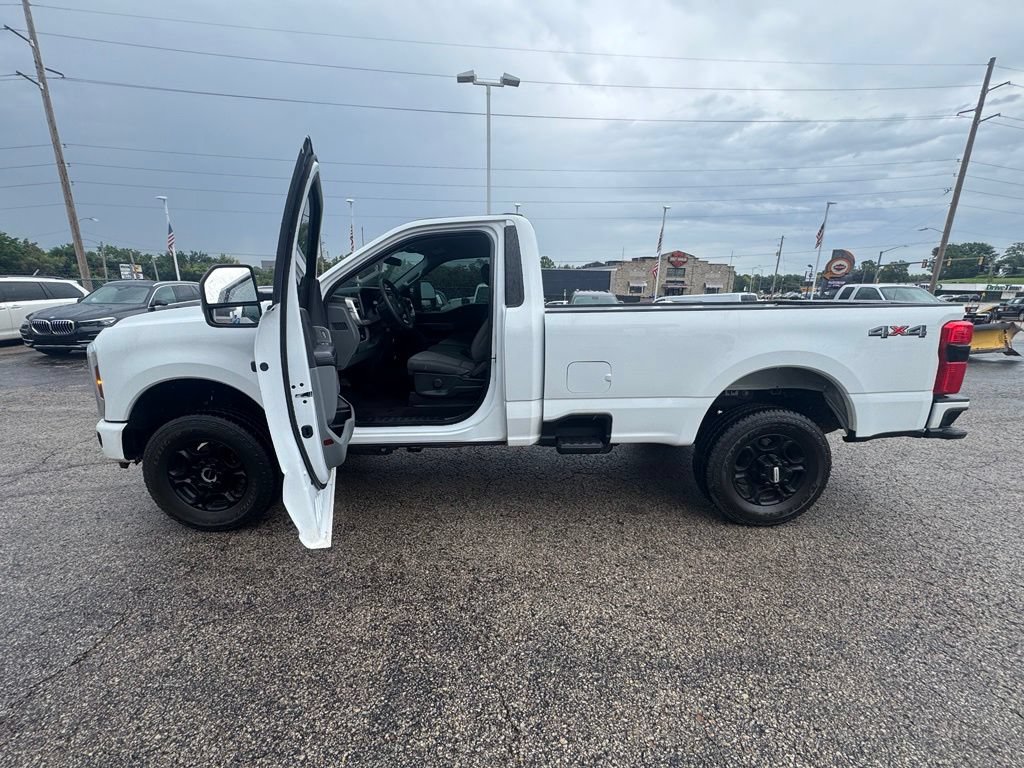 Certified 2025 Ford F350 XL w/ STX Appearance Package AWD/4WD image 4