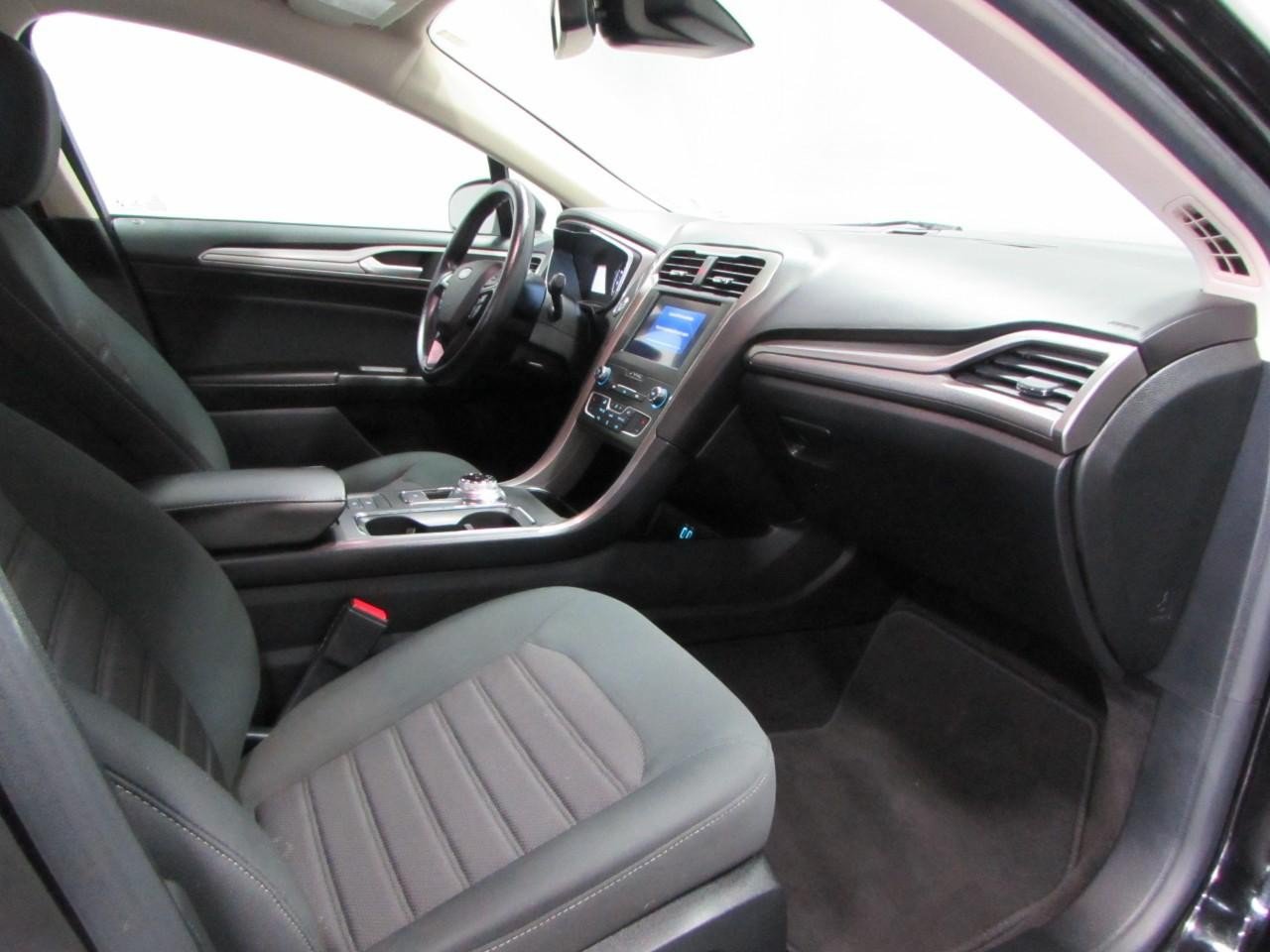 Certified 2020 Ford Fusion SE FWD image 16