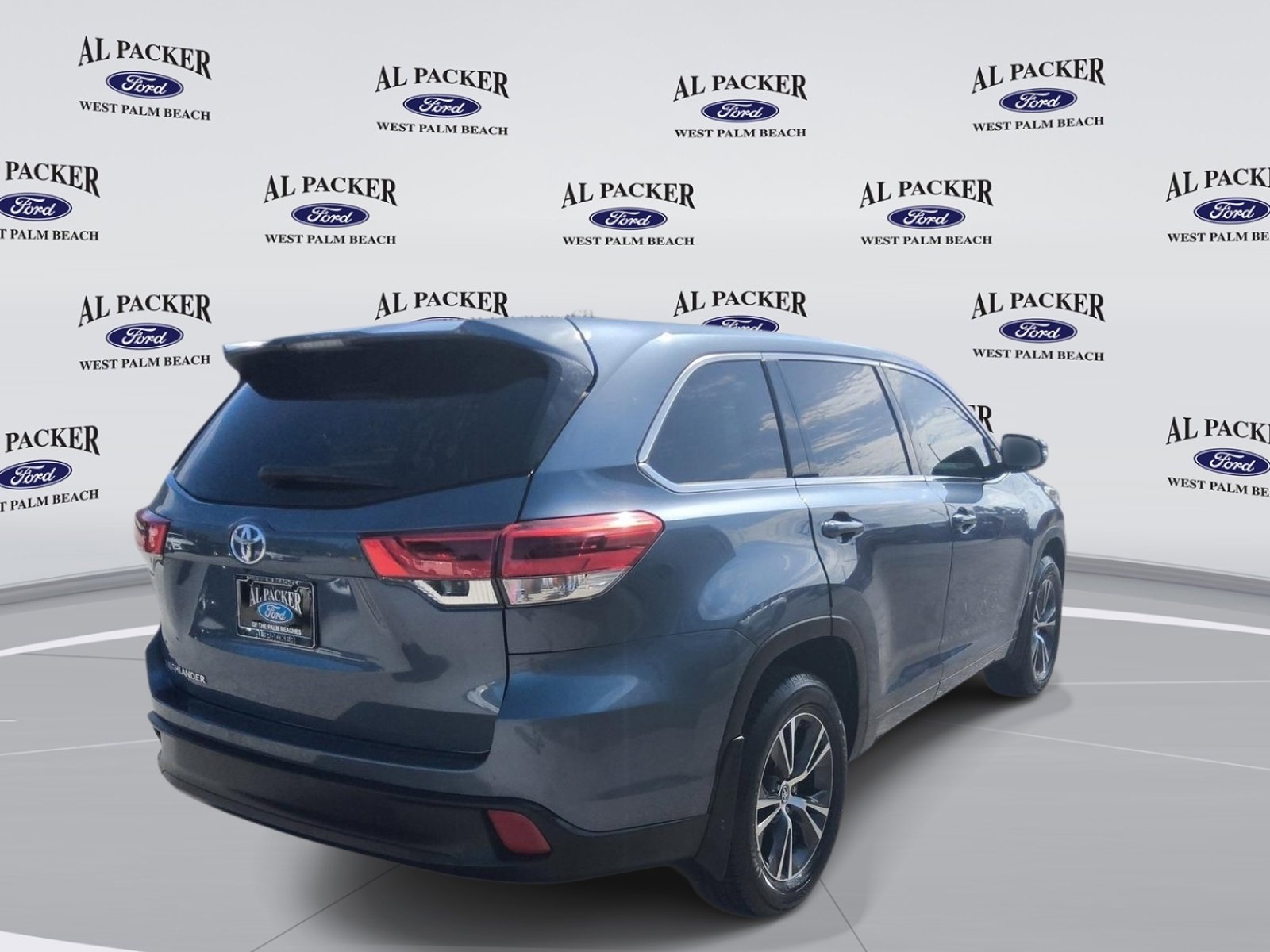 Used 2018 Toyota Highlander LE FWD image 5