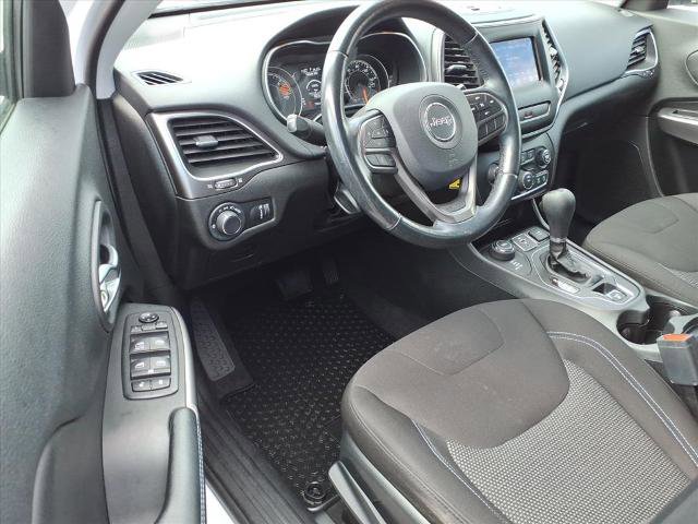 Used 2020 Jeep Cherokee Latitude w/ Cold Weather Group AWD/4WD image 12