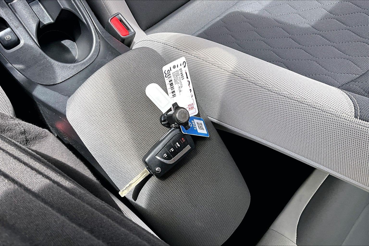 Used 2025 Toyota Corolla LE FWD image 12