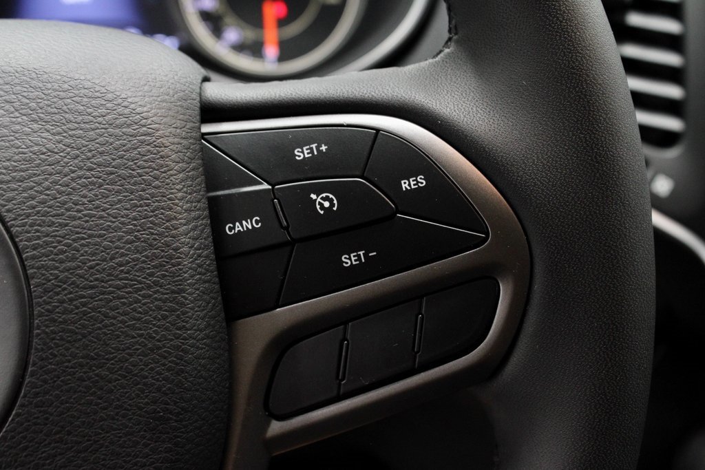 Used 2022 Jeep Cherokee Latitude Lux w/ Mopar Interior Package image 28