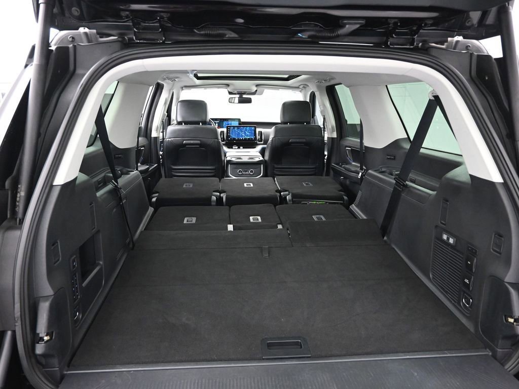 Certified 2025 Ford Expedition Max Platinum image 28