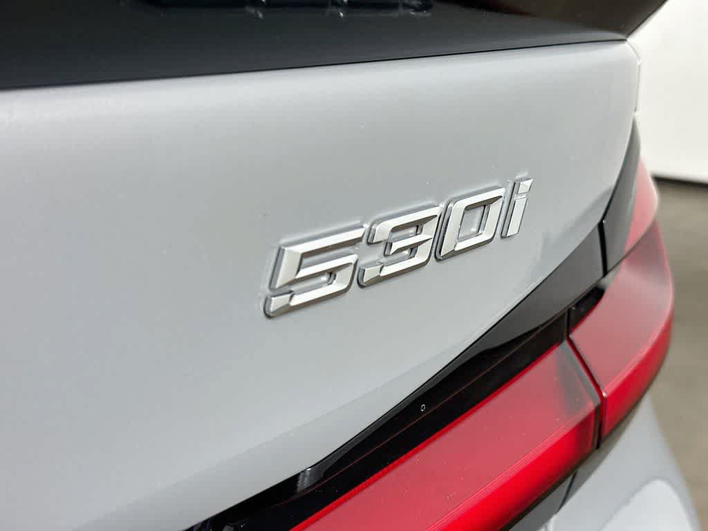 Used 2022 BMW 530i w/ Premium Package RWD image 7