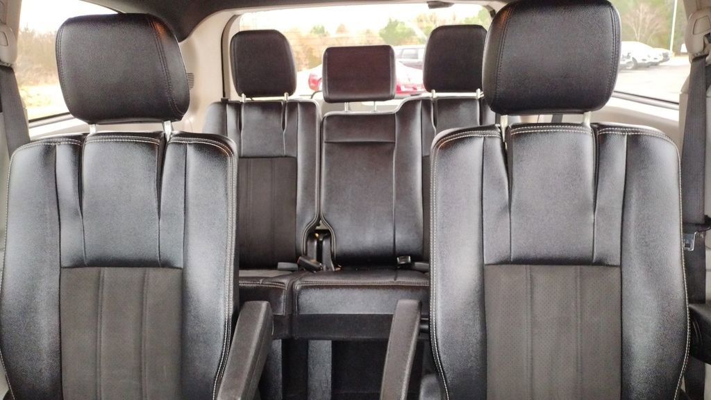 Used 2020 Dodge Grand Caravan SXT image 21