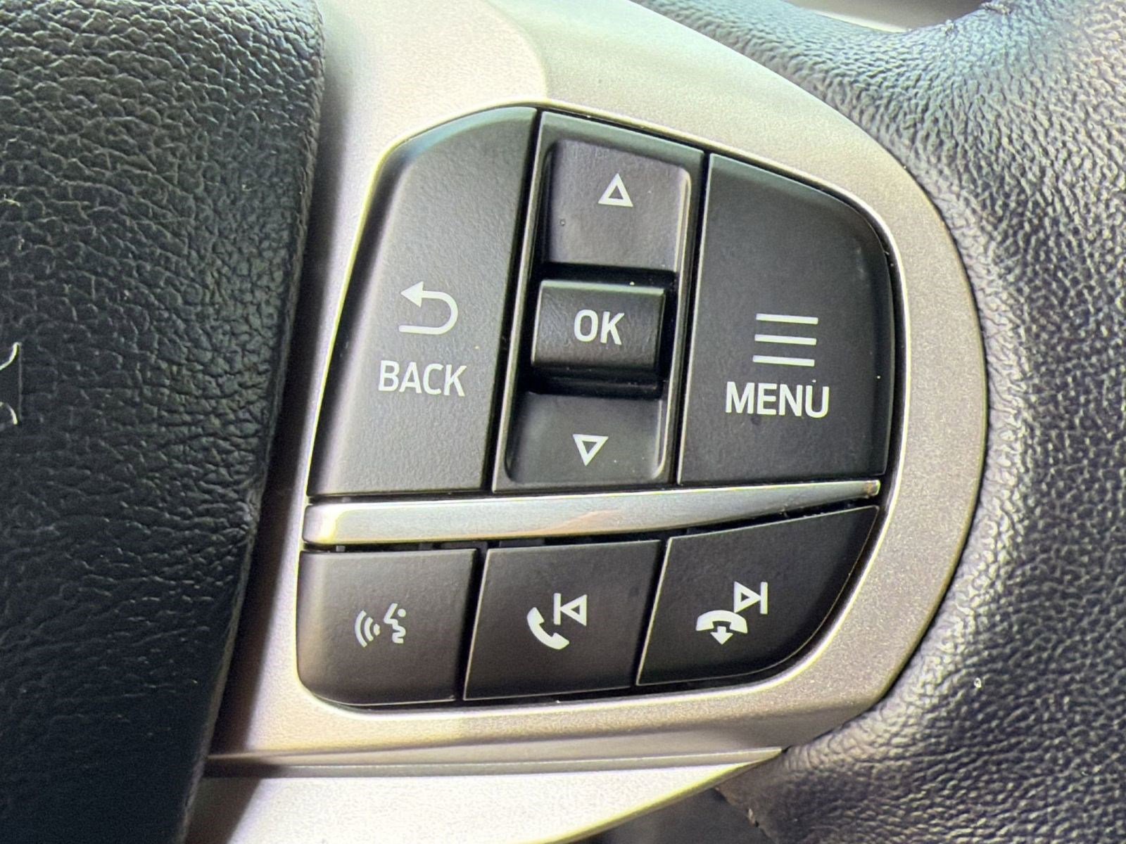 Certified 2024 Ford Explorer XLT RWD image 22