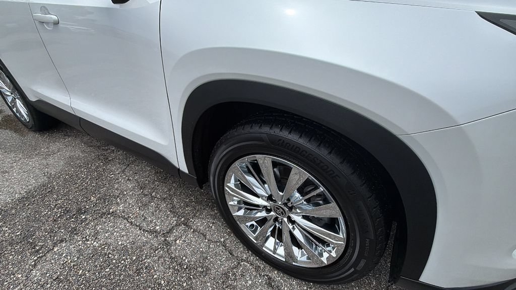 Used 2024 Toyota Grand Highlander AWD image 10