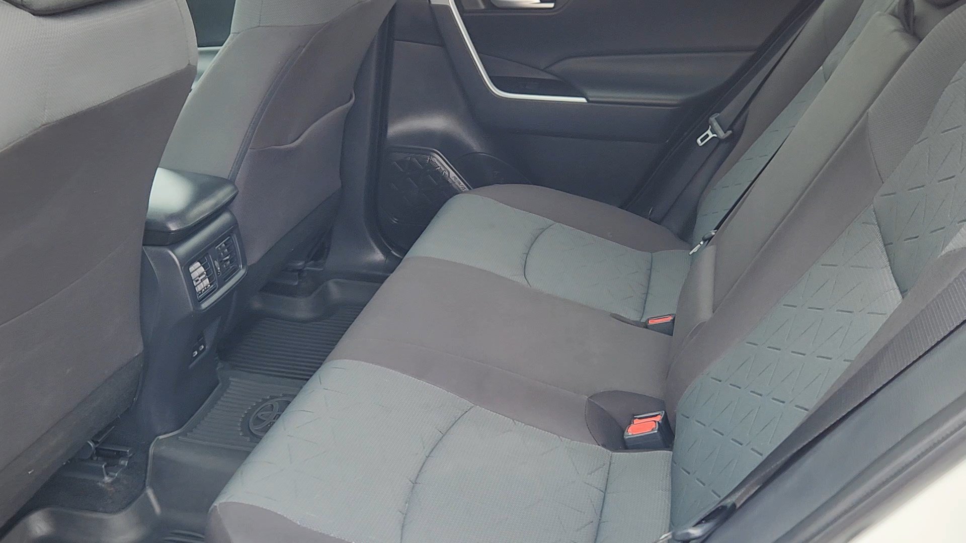 Used 2025 Toyota RAV4 XLE w/ Convenience Package AWD/4WD image 32
