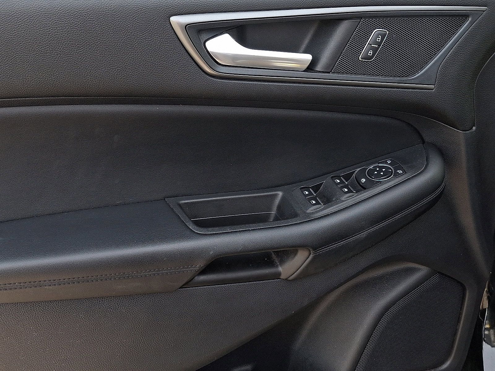 Certified 2022 Ford Edge SE w/ Black Appearance Package image 12