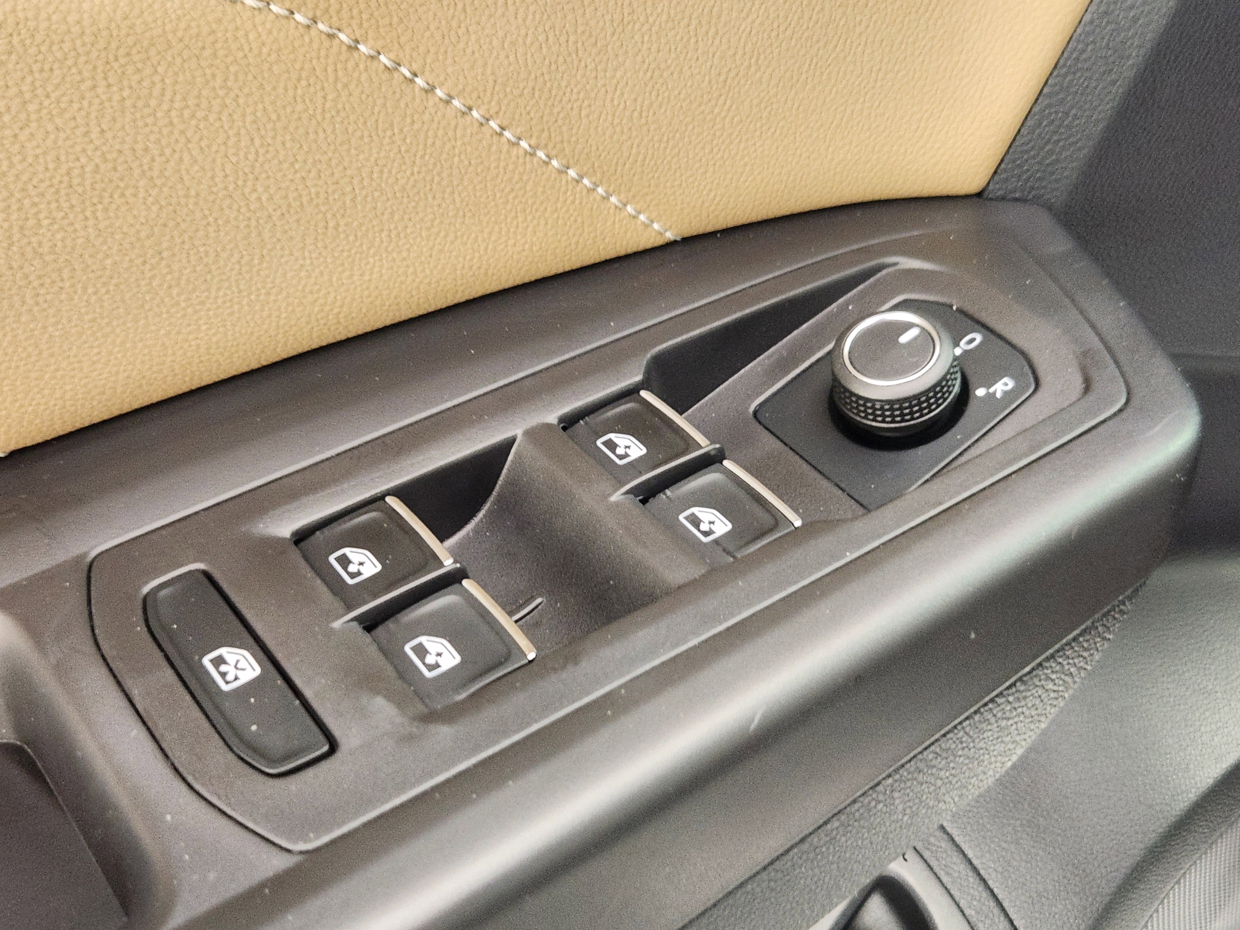 Used 2022 Volkswagen Atlas Cross Sport SE image 17