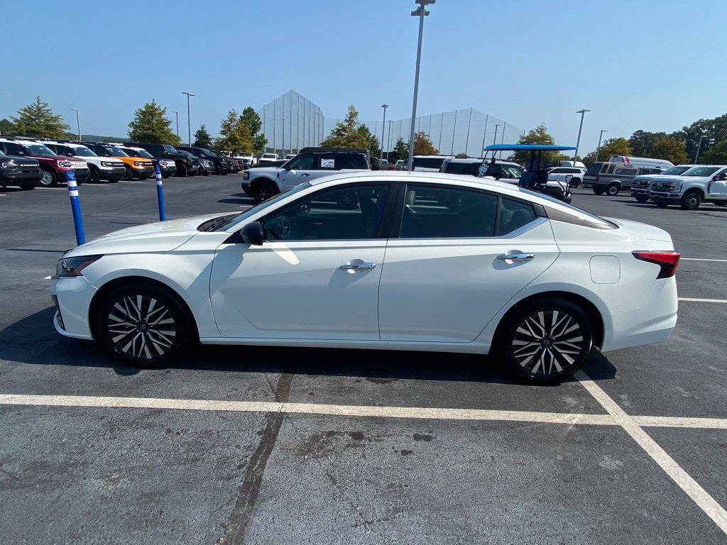 Used 2025 Nissan Altima 2.5 SV FWD image 4