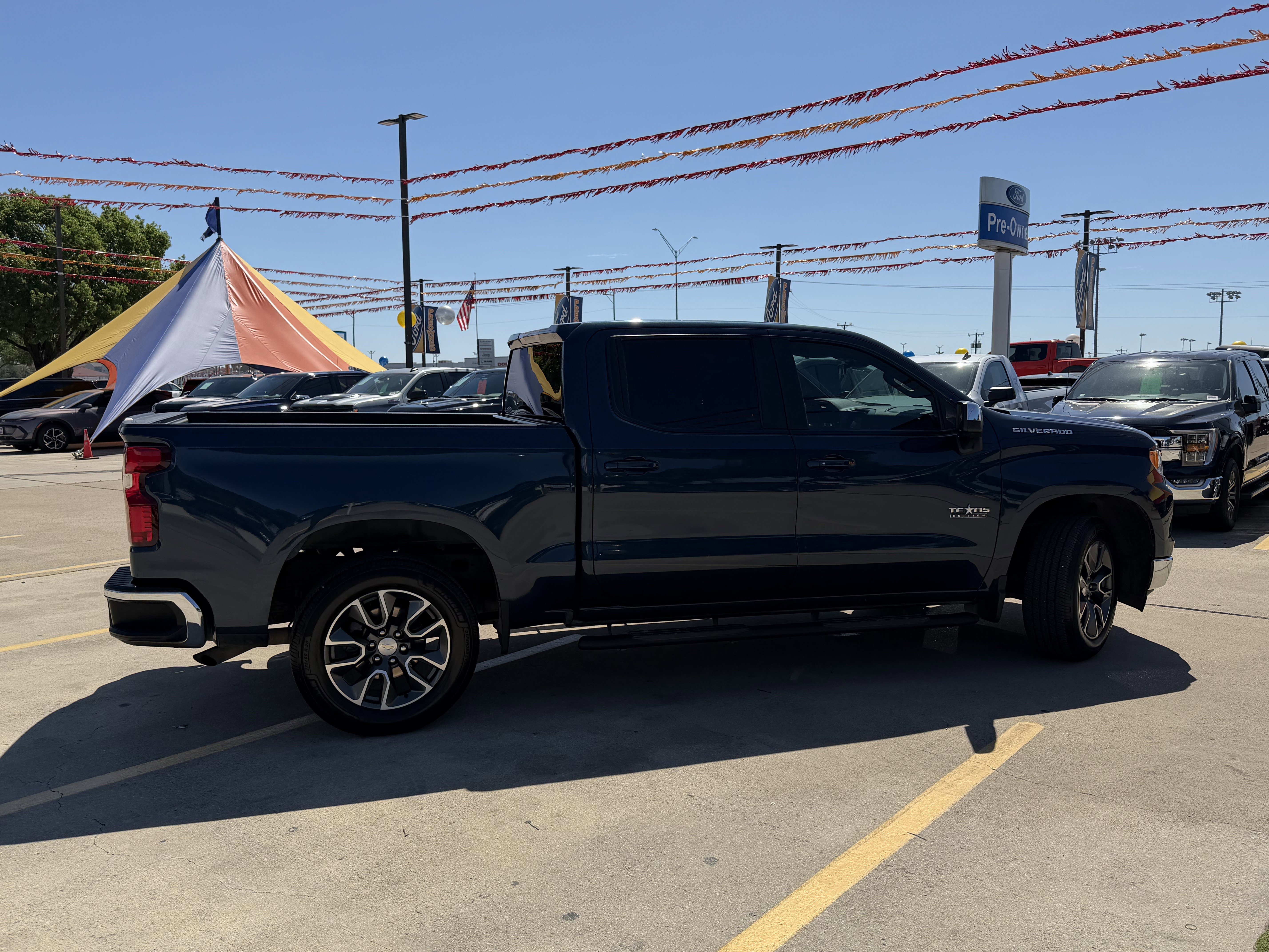 Used 2022 Chevrolet Silverado 1500 LT RWD image 6
