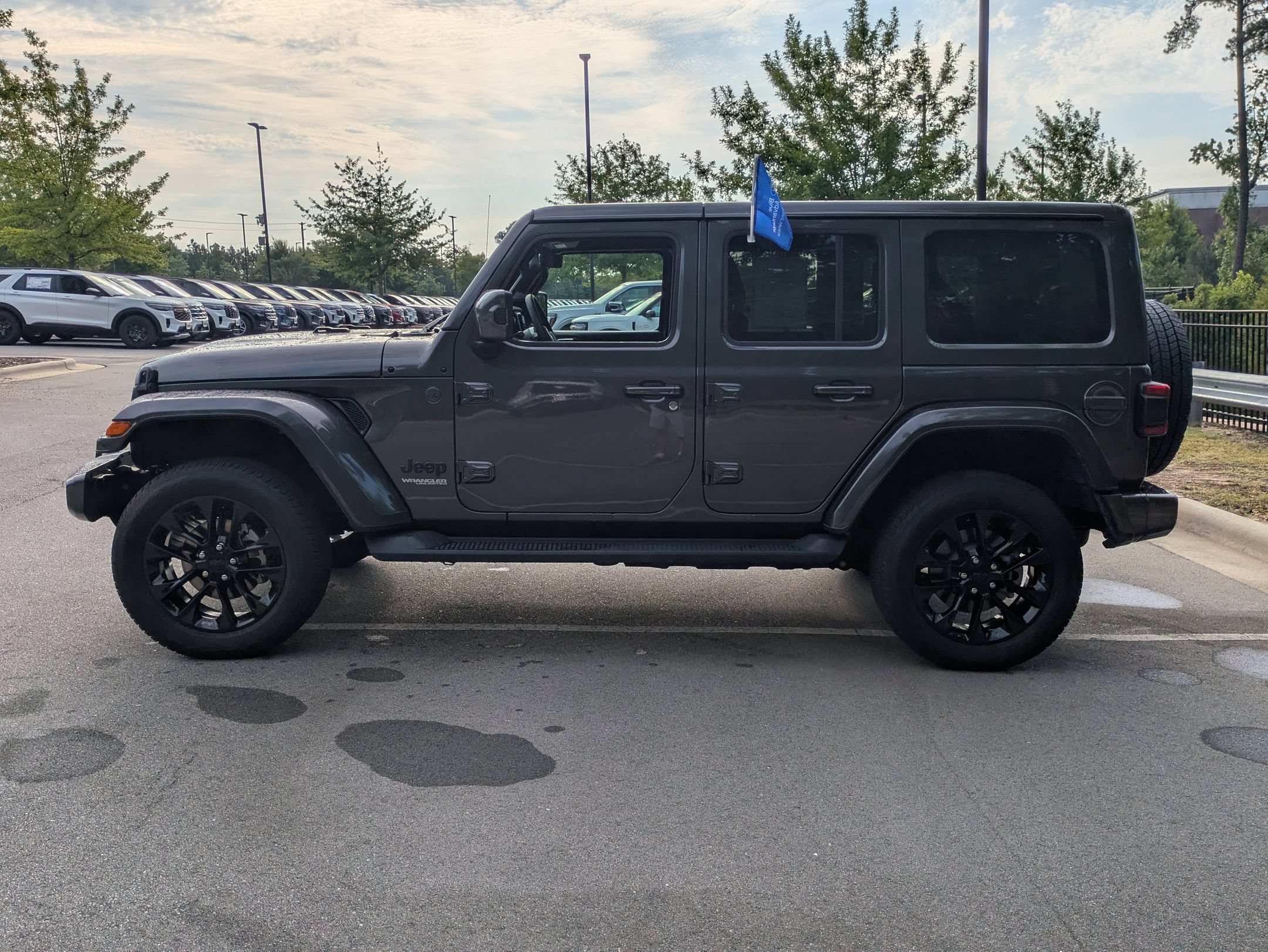 Used 2021 Jeep Wrangler Unlimited Sahara AWD/4WD image 7
