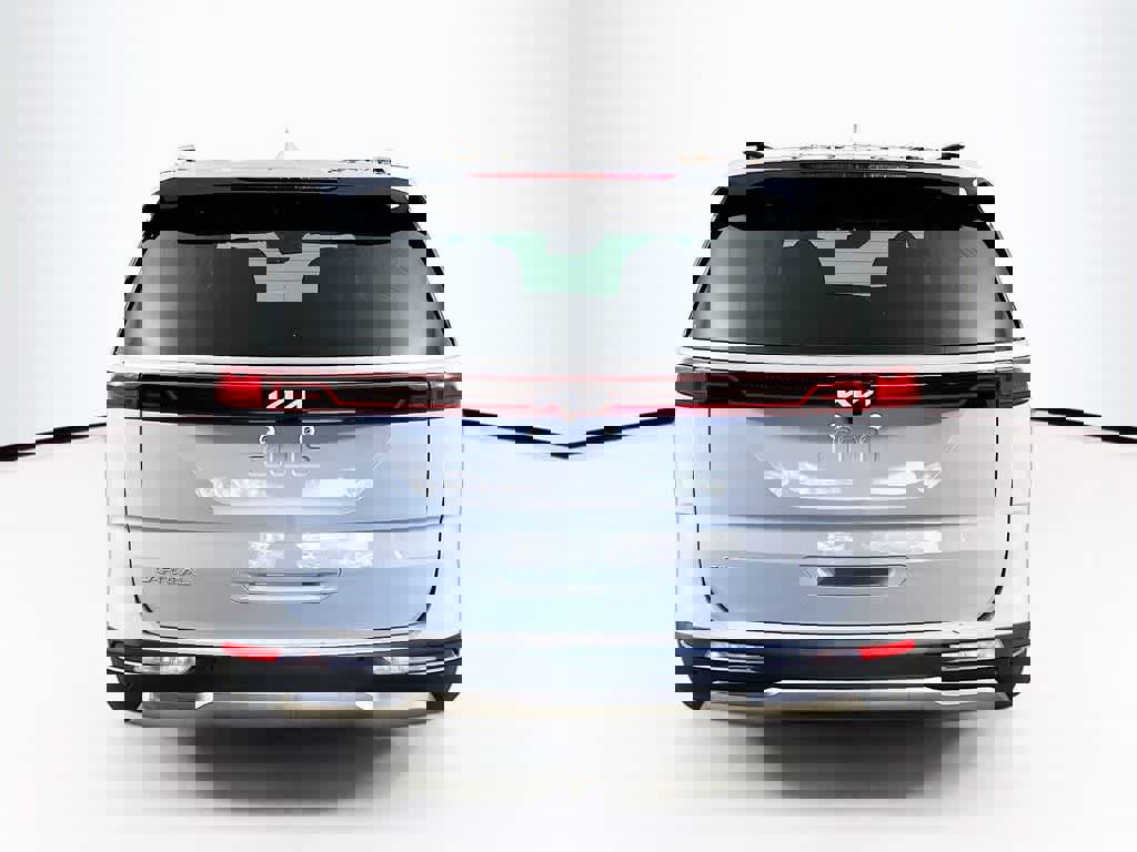 Used 2023 Kia Carnival SX Prestige image 4