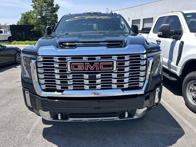 Used 2025 GMC Sierra 3500 Denali w/ Denali Reserve Package AWD/4WD image 2