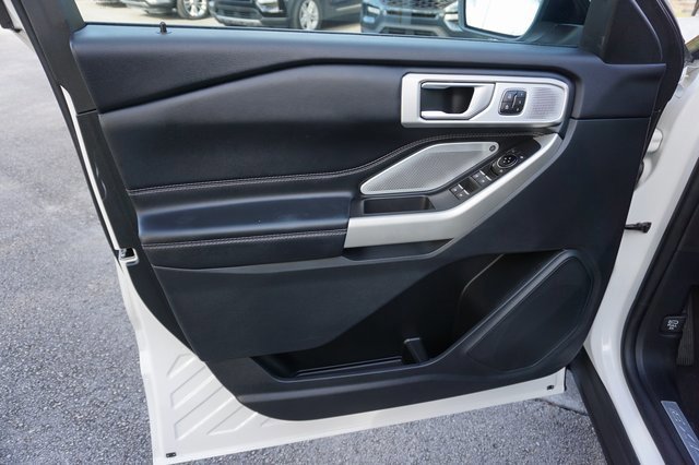 Certified 2022 Ford Explorer Limited w/ Limited Technology Package image 30
