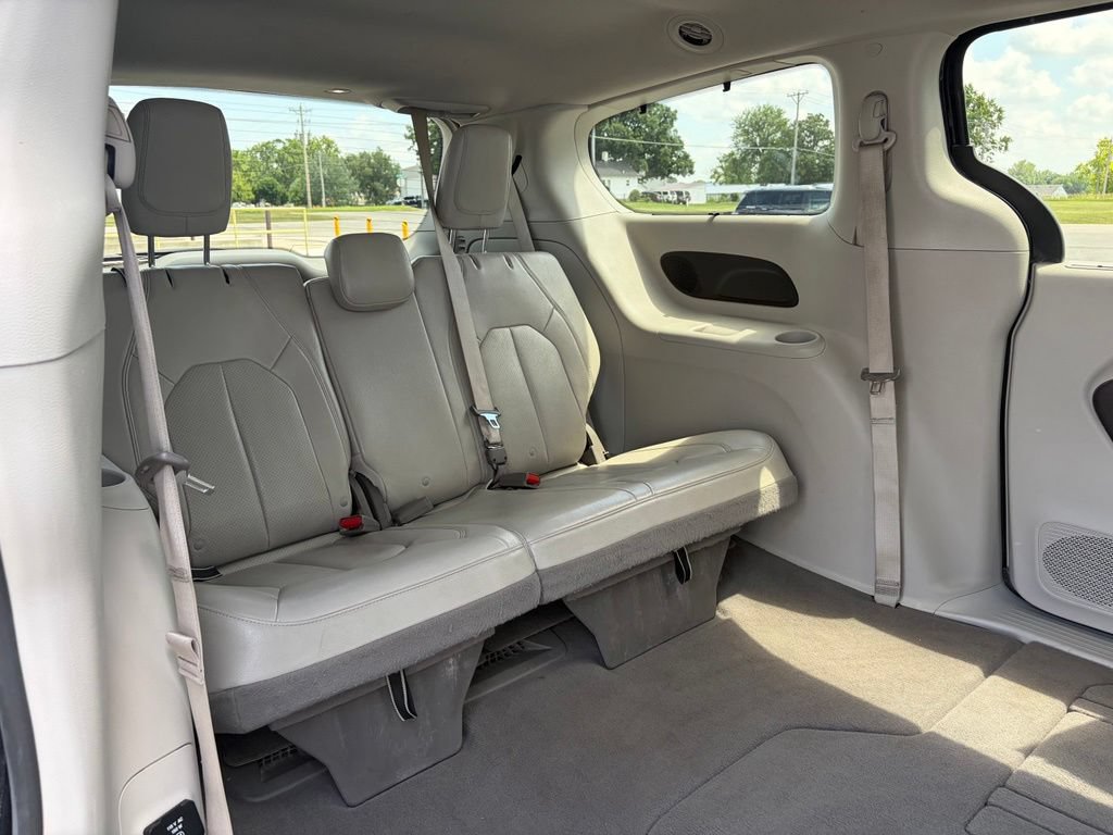 Used 2020 Chrysler Pacifica Touring-L Plus FWD image 27