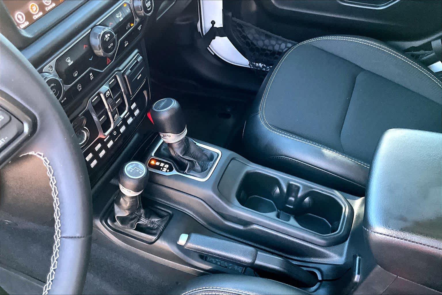 Used 2023 Jeep Gladiator Sport AWD/4WD image 17