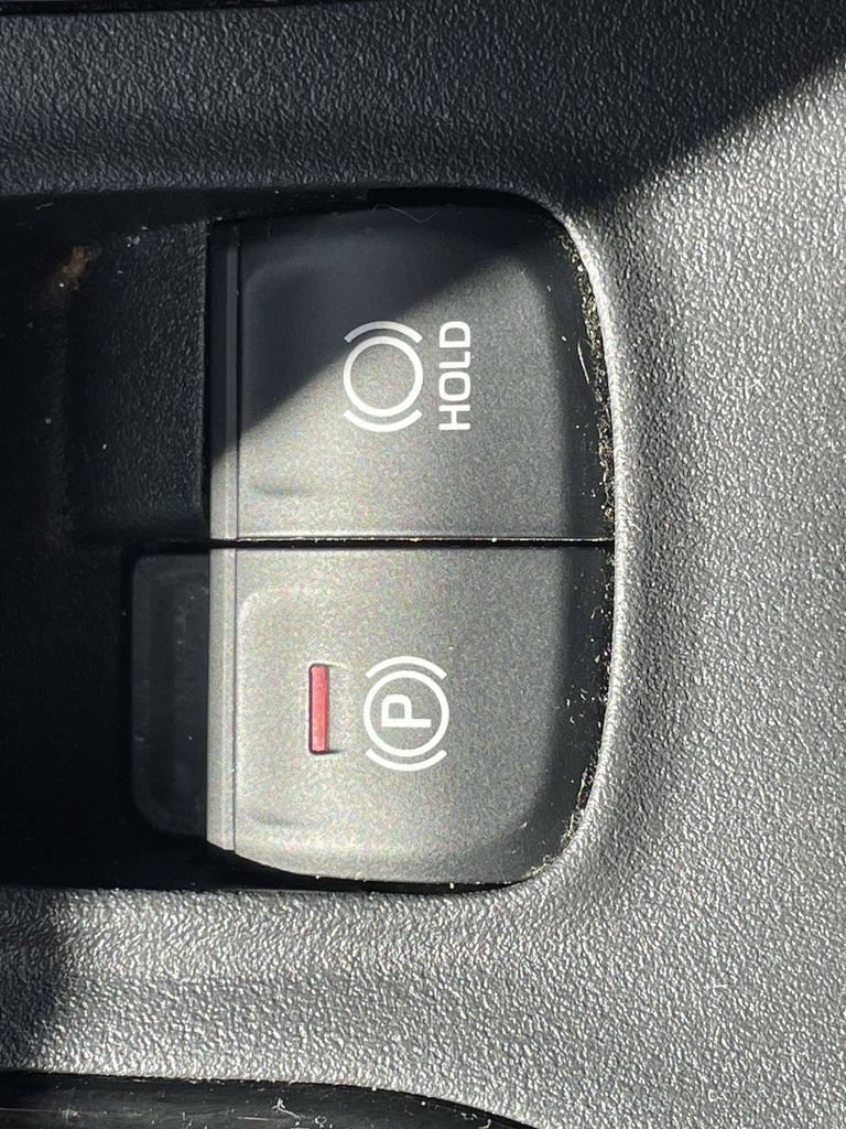 Used 2020 Toyota Corolla LE FWD image 21
