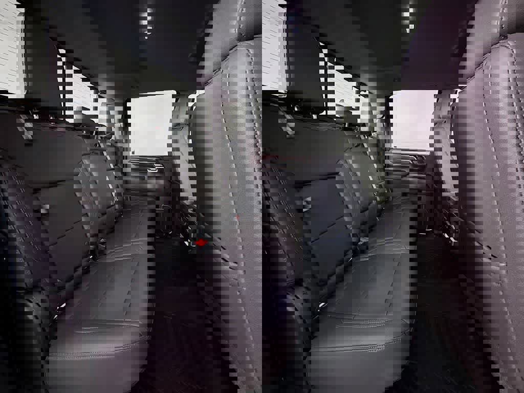 Used 2024 GMC Sierra 2500 SLT w/ SLT Premium Package image 32