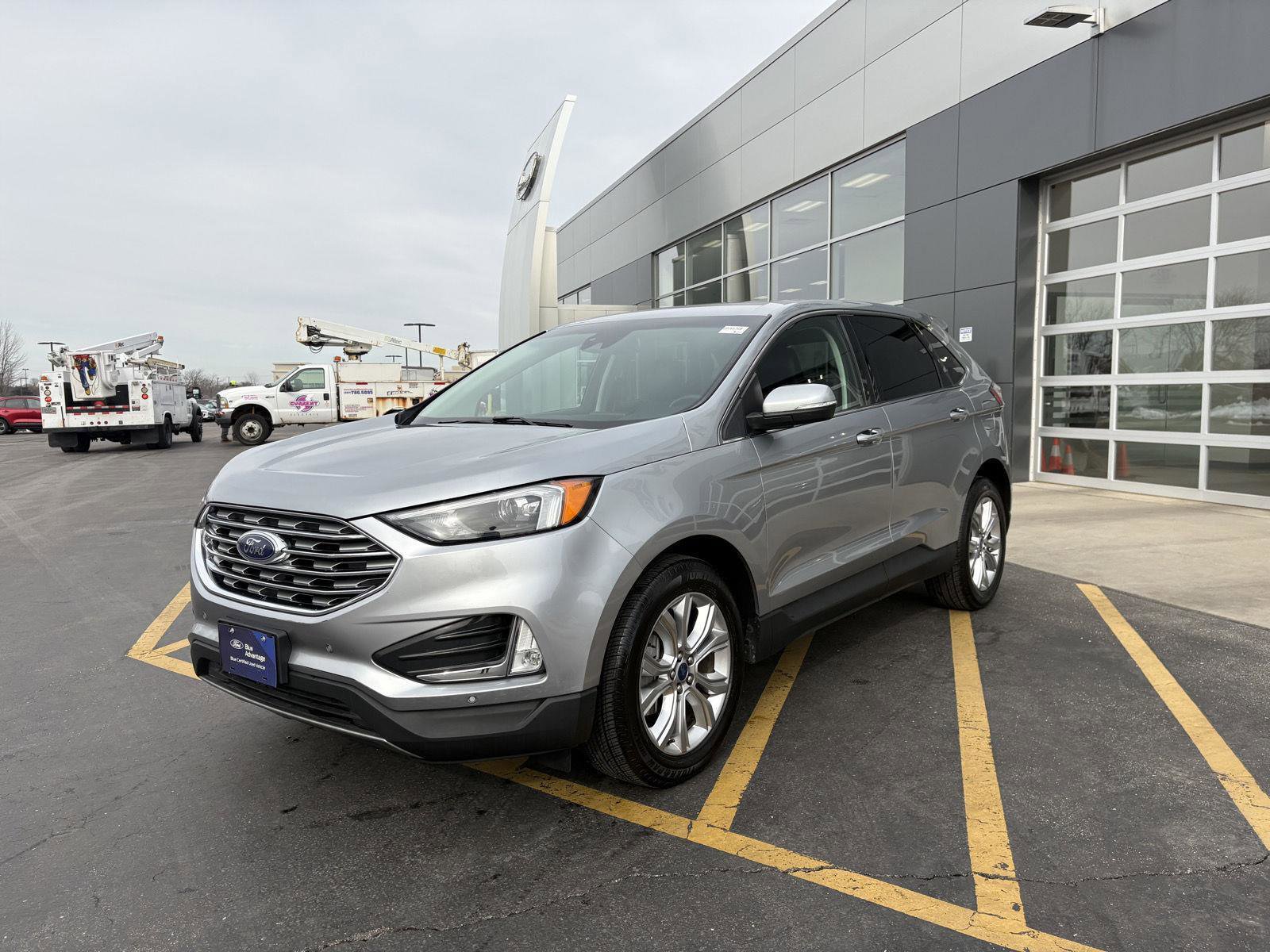 Certified 2022 Ford Edge Titanium image 3
