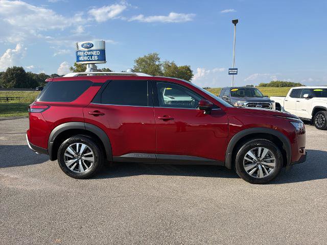 Used 2024 Nissan Pathfinder SL FWD image 4