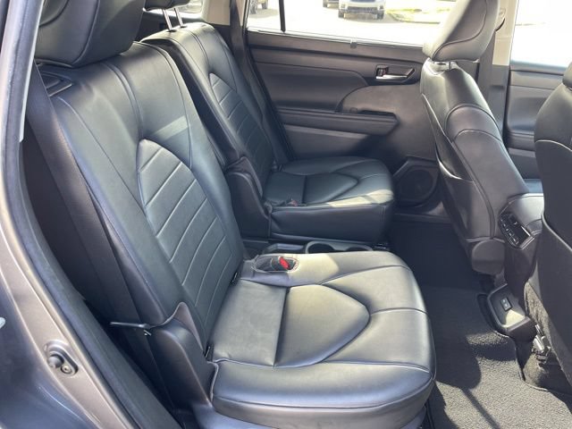 Used 2023 Toyota Highlander XLE FWD image 23