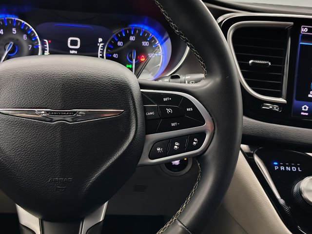 Used 2023 Chrysler Pacifica Touring-L FWD image 36