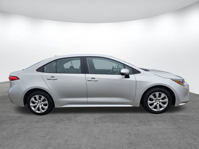 Used 2021 Toyota Corolla LE image 3
