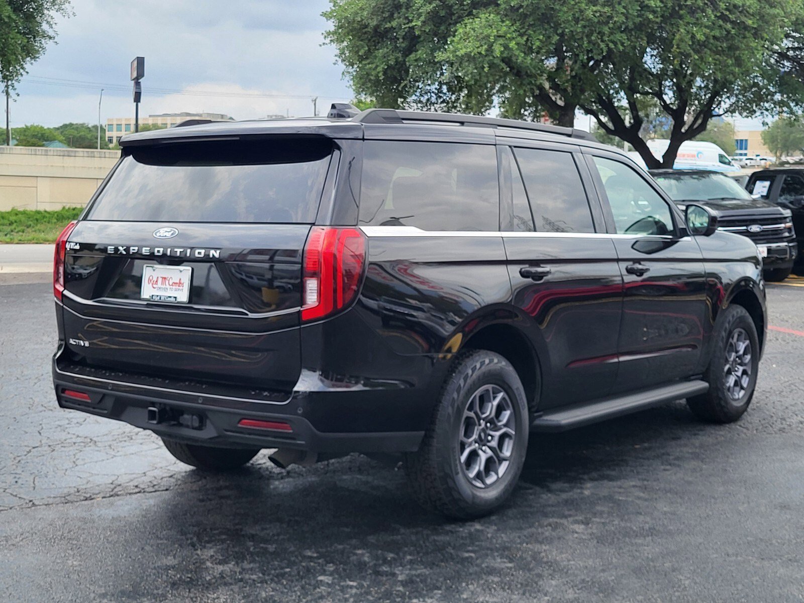 Certified 2025 Ford Expedition Active RWD image 4