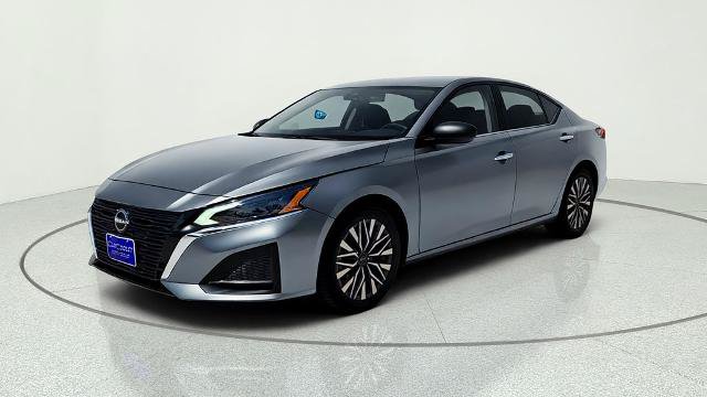 Used 2024 Nissan Altima 2.5 SV FWD image 3