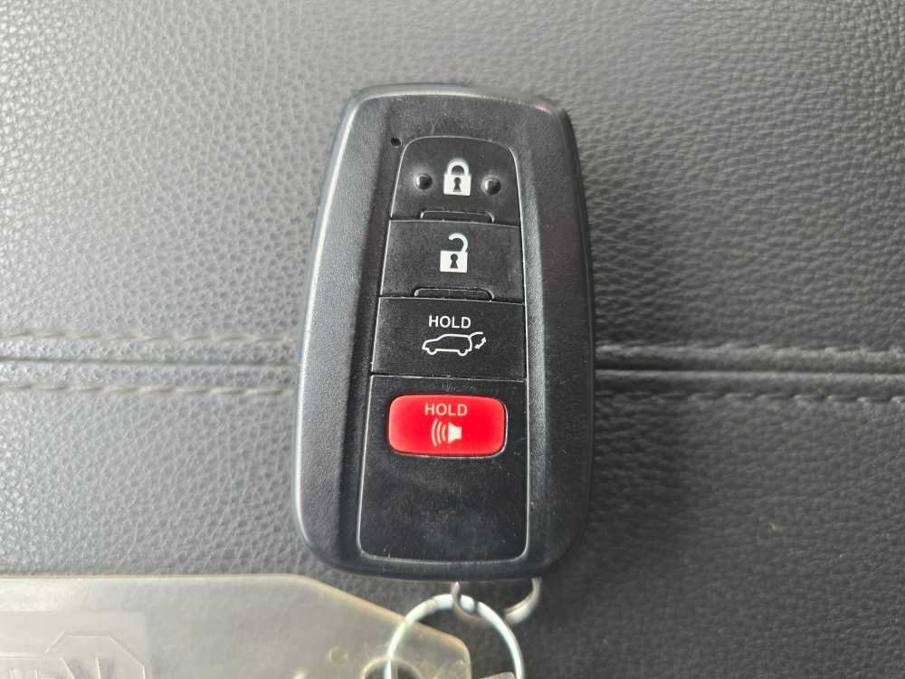 Used 2020 Toyota RAV4 Limited AWD/4WD image 21