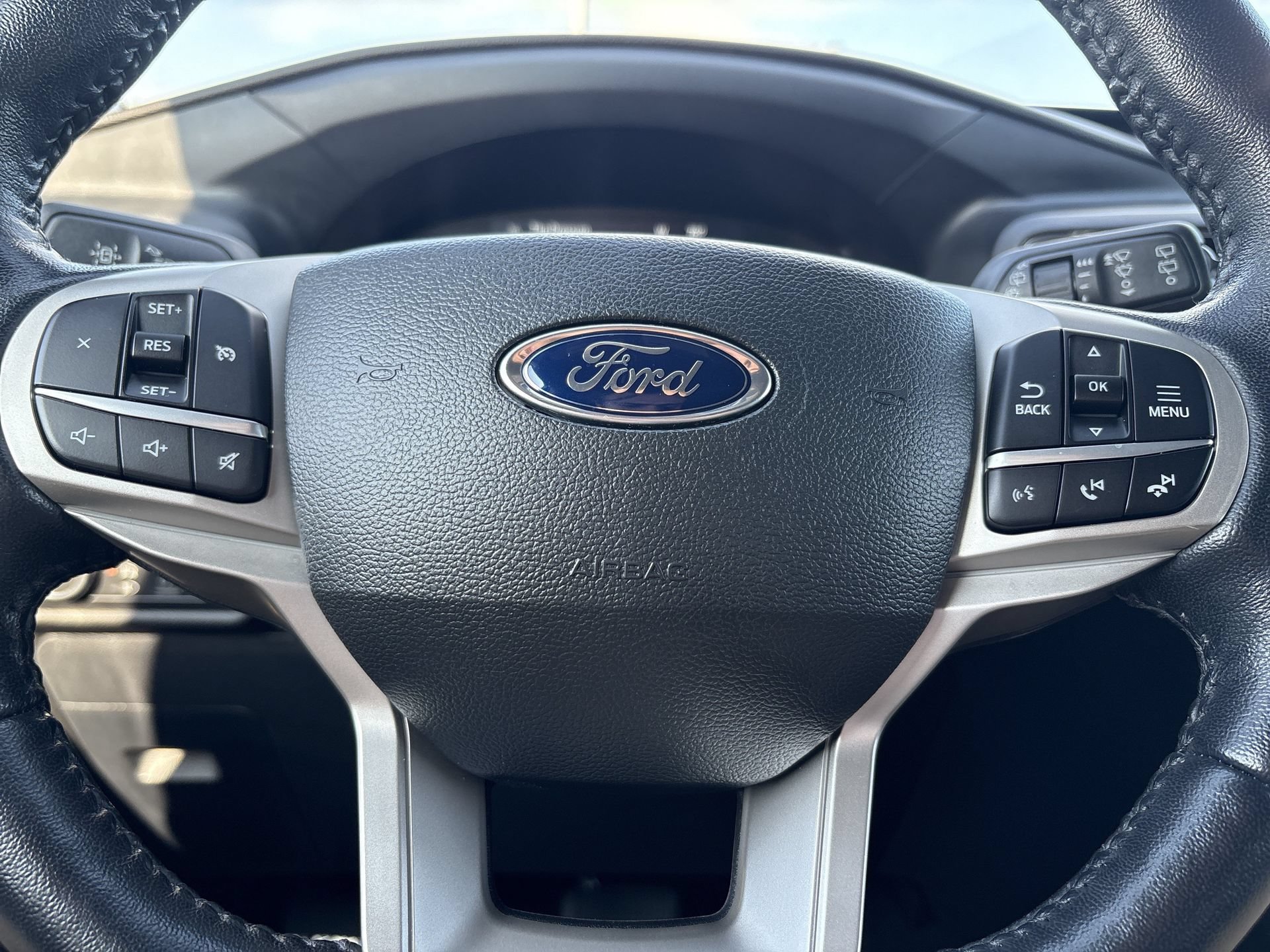Certified 2022 Ford Explorer XLT w/ Equipment Group 202A AWD/4WD image 13