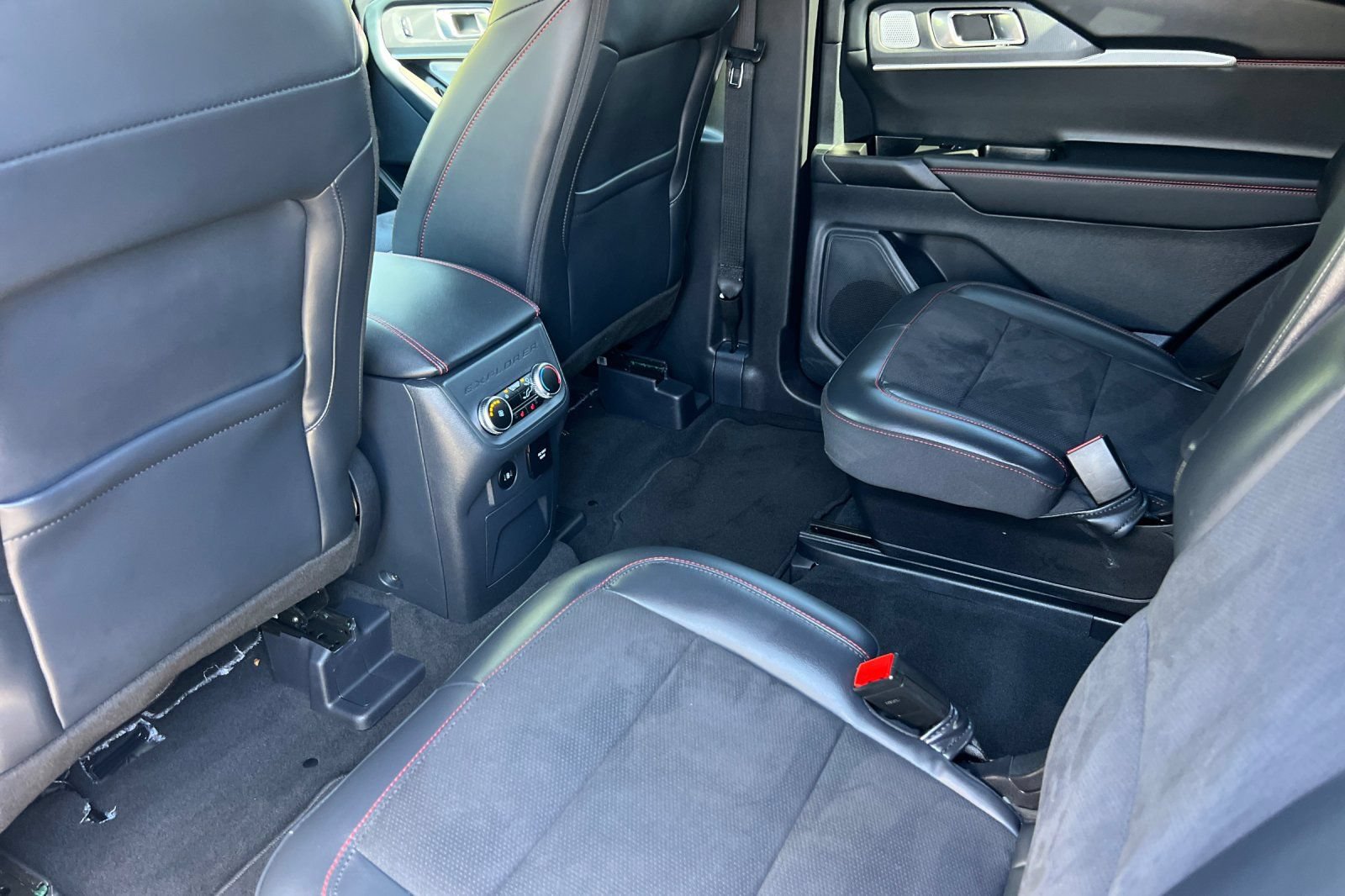 Certified 2025 Ford Explorer ST w/ Sun And Sound Package AWD/4WD image 13