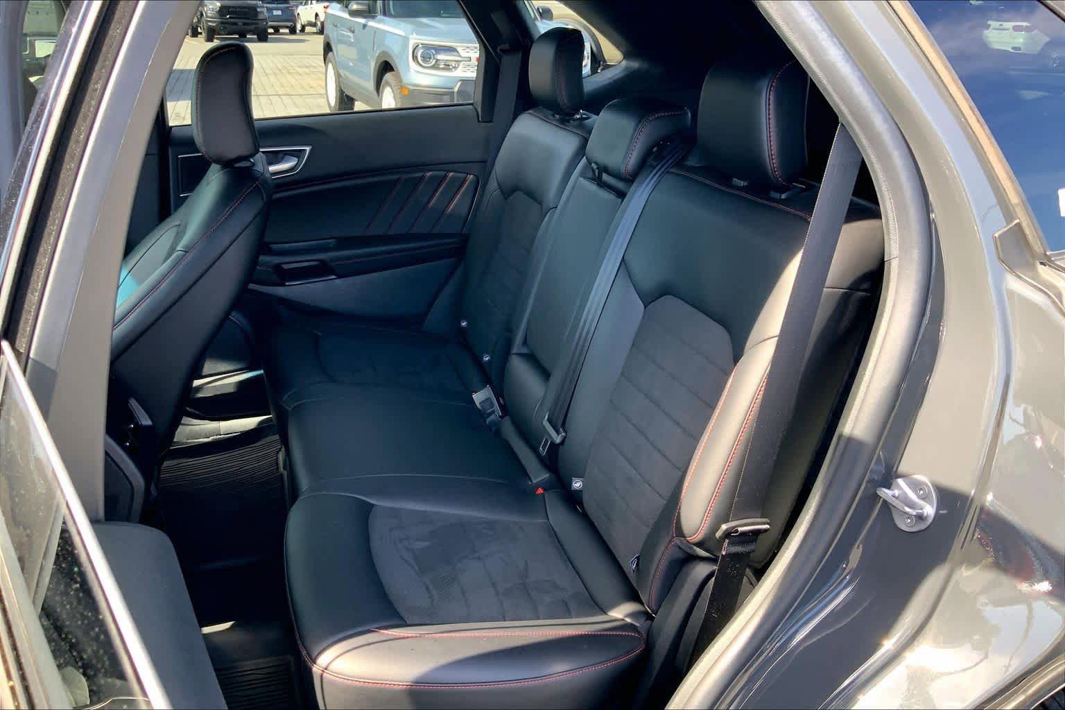 Certified 2021 Ford Edge ST-Line FWD image 19