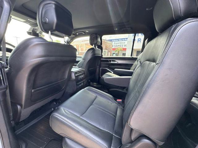 Used 2023 Jeep Wagoneer Series II RWD image 19