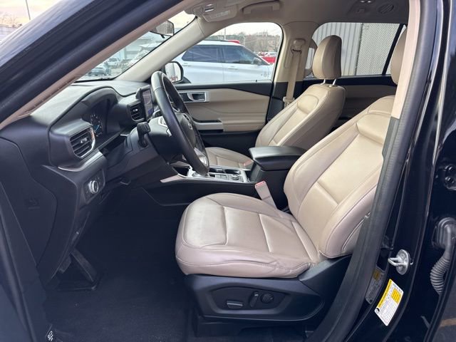 Certified 2022 Ford Explorer XLT w/ Equipment Group 202A image 22