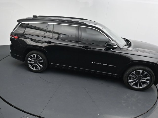 Used 2025 Jeep Grand Cherokee L Overland w/ Luxury Tech Group IV AWD/4WD image 33