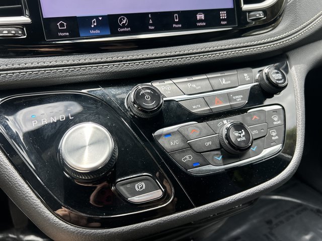 Used 2024 Chrysler Pacifica Limited FWD image 39