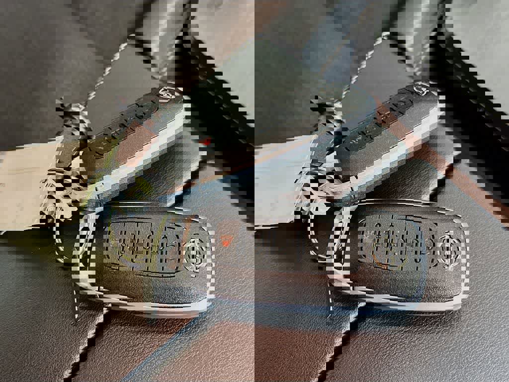 Used 2023 Nissan Rogue SV image 25